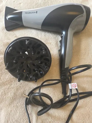 Secador de cabelos Remington, modelo D3192S,  220W,  1850 a 2200W. Nova. Tomada modelo EU.