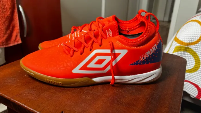 Chuteira Umbro Adamant