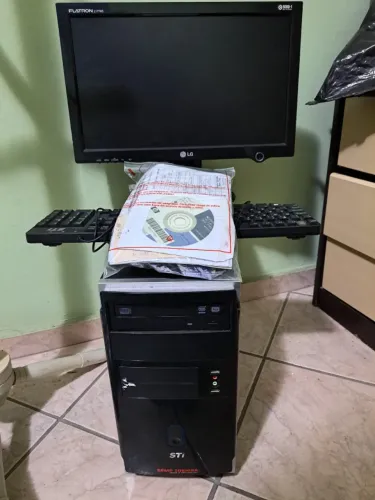 Computador. Desktop Toshib