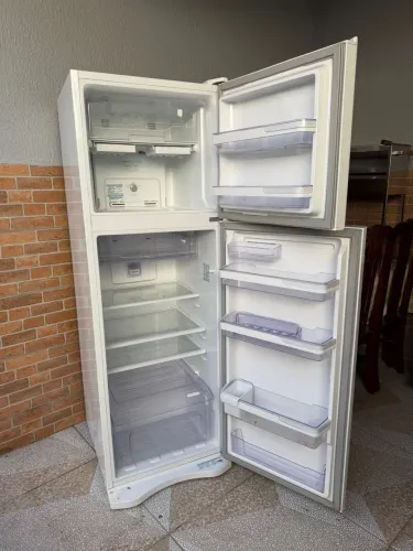 Geladeira Electrolux DF42 382L Frost Free
