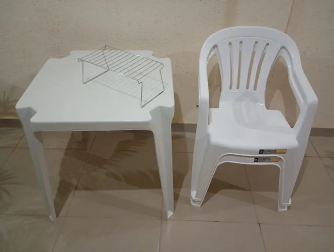 Mesa Plástica com 2 cadeiras