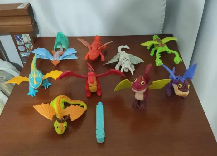 Kit brinquedos miniaturas coleção como treinar o seu dragão MC Donald's