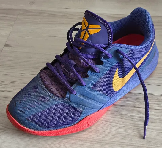 Nike Kobe Mentality violeta persa número 39