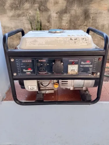 Gerador a gasolina Toyama.