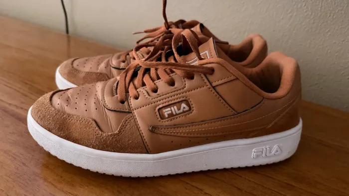 Lindo tênis Fila Arcade Low Caramelo