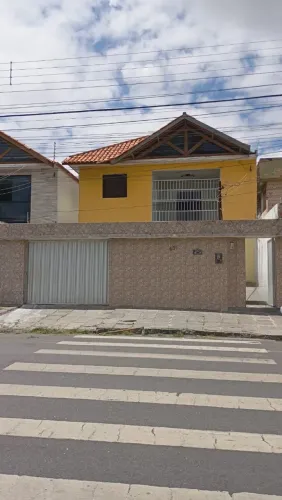 Casa Ampla com 2 Pavimentos e Enorme Terreno de 370m² - Bairro Palmeira (Próx. à CPTRAN)