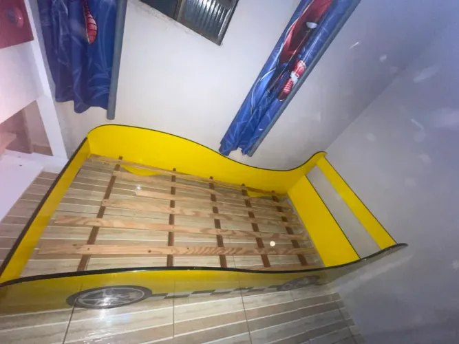 Cama de menino sem colchão