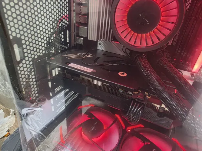 Placa de vídeo Rx 6600m em excelente estado