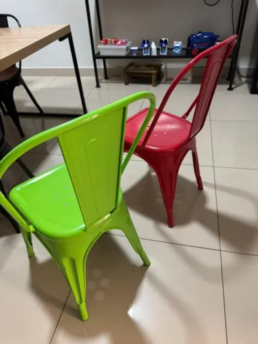 2 Cadeiras tolix por 130 reais