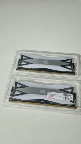 Memoria Xpg Spectrix Rgb 16Gb 2x8Gb 3200Mhz (Seminiova 3 meses de garantia)
