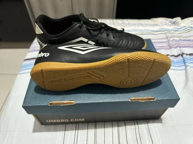 Chuteira umbro