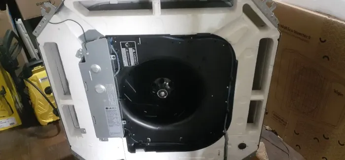 Evaporadora de ar condicionado LG modelo K7 24.000btu quente e frio nova sem painel
