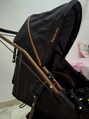 Carrinho de bebê + bebê conforto novos.