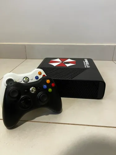 Xbox 360 super slim 