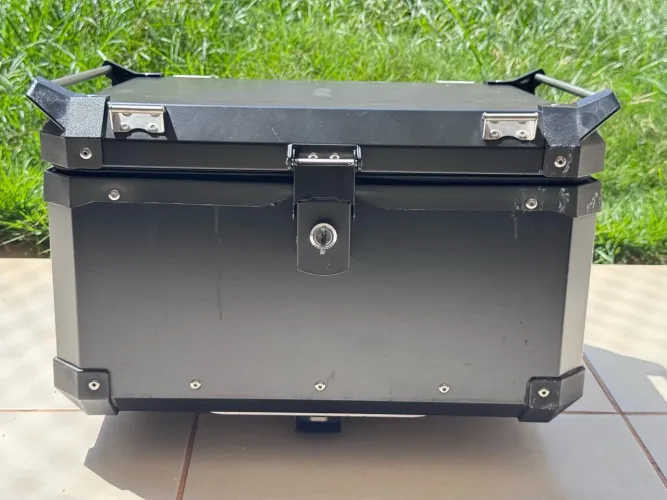 Vendo baú de alumínio 48L