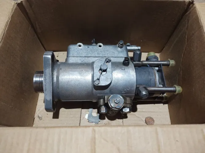 Bomba injetora motor Perkins 4 cilindros R$1.300
