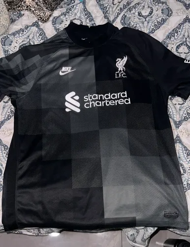 Camisa do Liverpool e Lyon