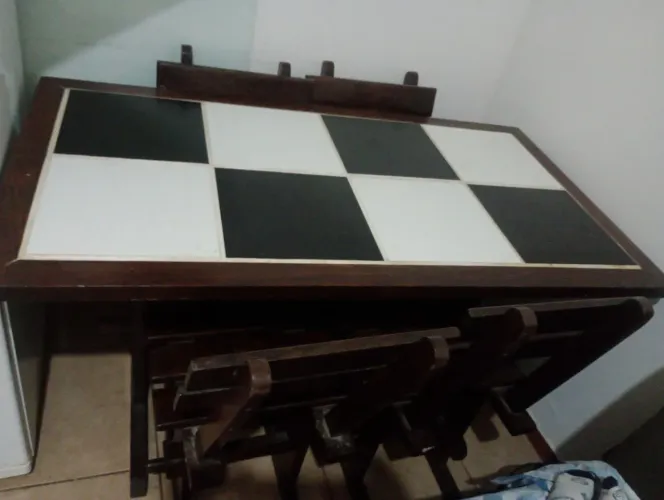 Mesa com 4 cadeiras