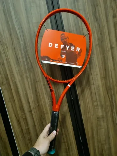 Raquete Wilson Redline/Defyer 98 Pro V1 / Grip L3 (lacrada)