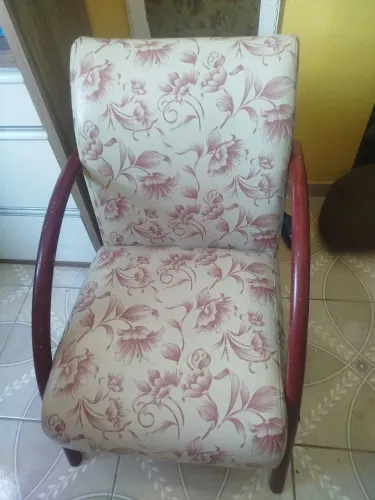 Poltrona com braço tubolar