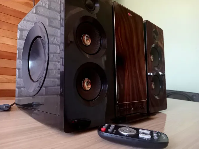 Mini System LG, com bluetooth super conservado mod:CM2730, veja a descrição...