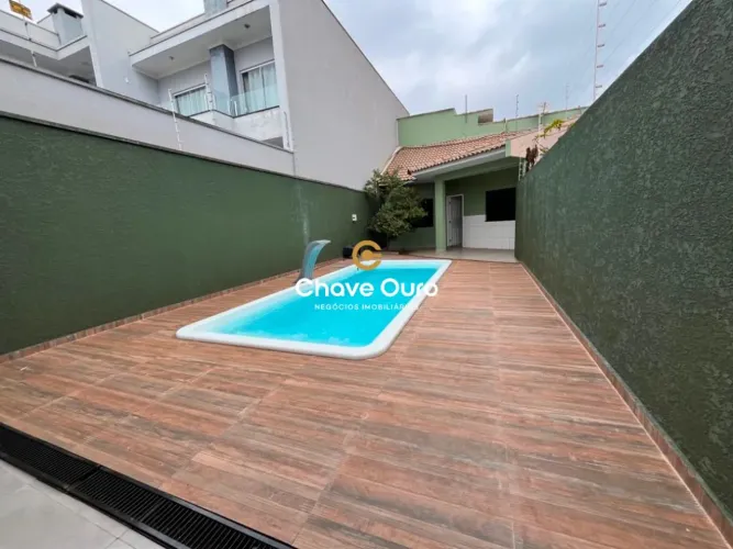 Casa com piscina aquecida, suíte e 2 quartos - Bairro Canadá R$ 840.000,00