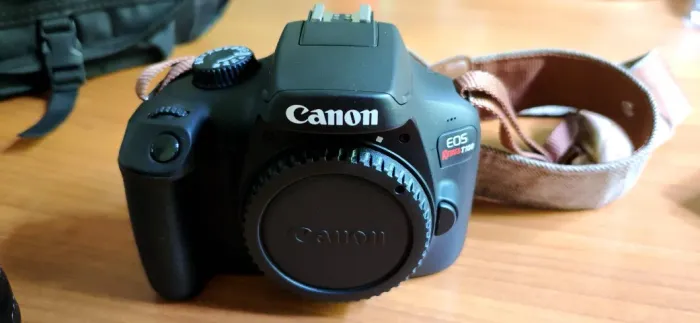 Camera Canon T100