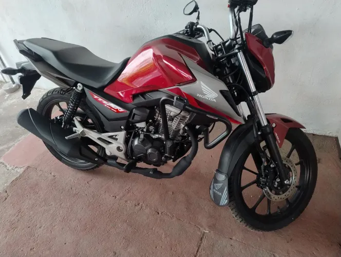 Titan 160