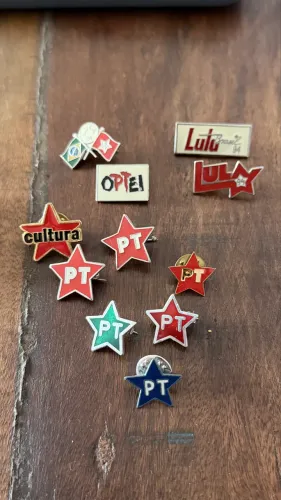 Coleção PT Lula - Buttons, Pins, Estrelas e Broches Históricos