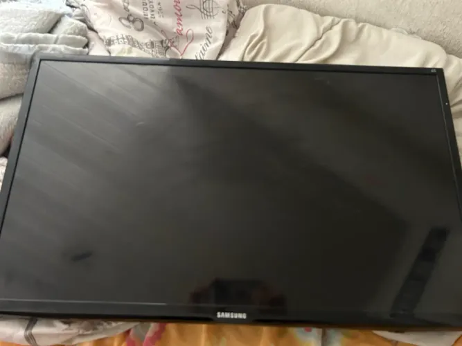 2 TVs Para concerto ou retirada de peças 