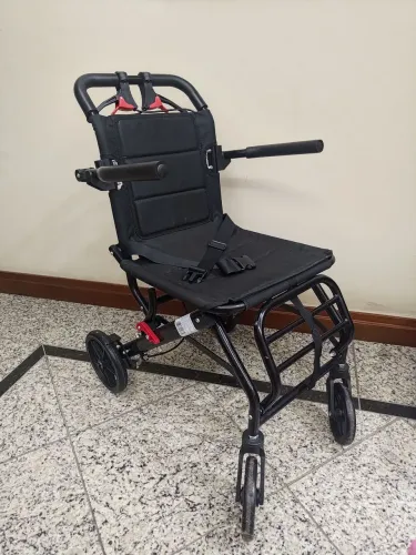 Cadeira de rodas leve compacta e dobrável pra transporte de idosos
