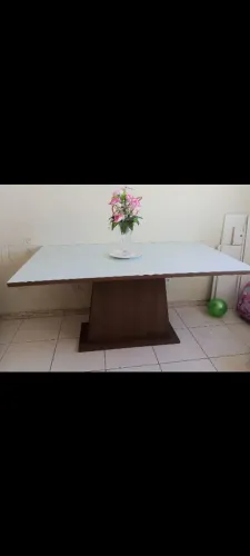 Vendo Mesa de Madeira com 4 cadeiras acompanha os forros das cadeiras 
