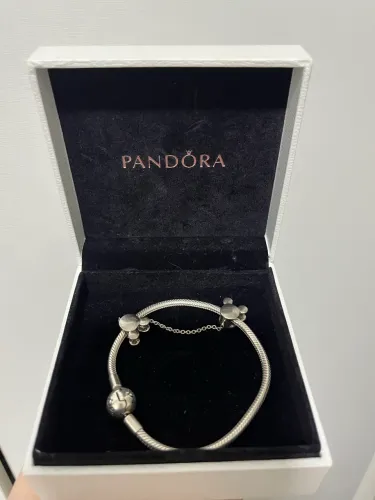Pulseira Pandora com berloque