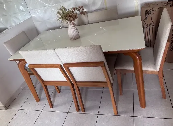 Mesa de jantar 1,60x0,90 com 6 cadeiras