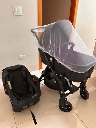 Carrinho de bebê com bebê conforto - usado