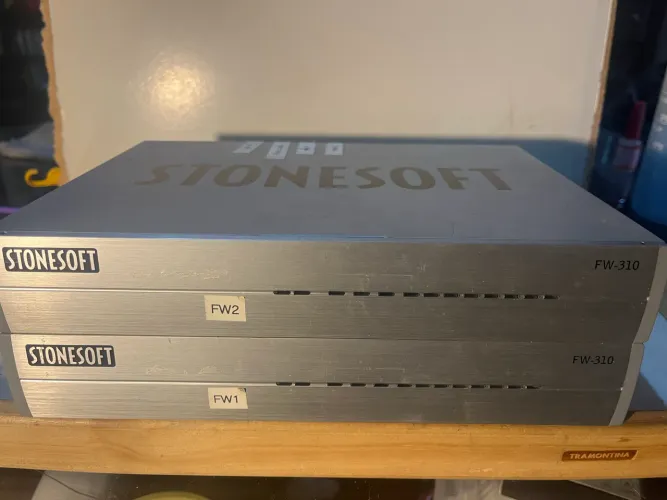 Dois rede da Stonesoft (modelo StoneGate FW-310 / FW-315