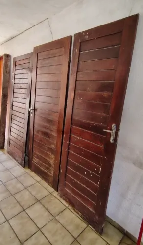 Porta + Fechadura, Dobradiça e Aro - Madeira Massaranduba 80 e 70 - Oportunidade