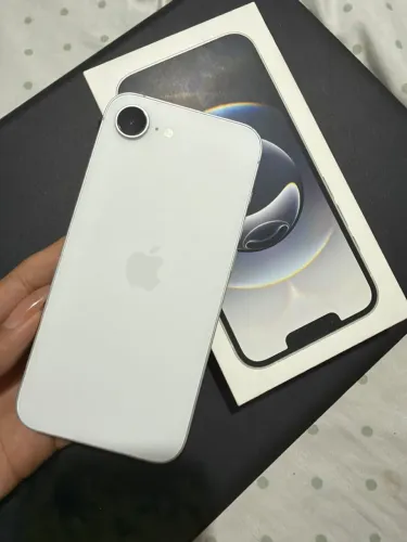 iPhone 16e
