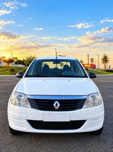 Renault Logan Authentique Hi-flex 1.0 16V 4P 2013