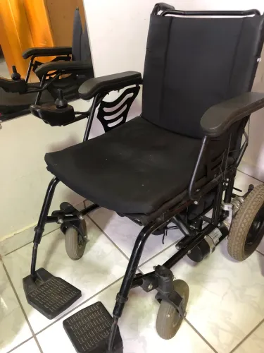 Cadeira motorizada Freedom ( leia o anúncio)