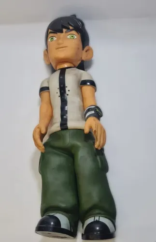 Boneco colecionável de grande porte do personagem Ben Tennyson da aclamada franquia de ani