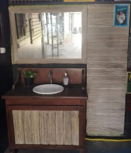 Gabinete com espelho