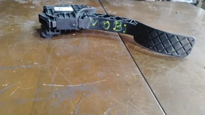 Pedaleira Acelerador Mobi
