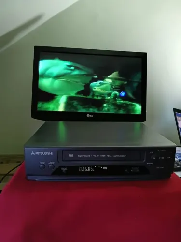Vídeo Cassete MITSUBISHI 4 cabeça!