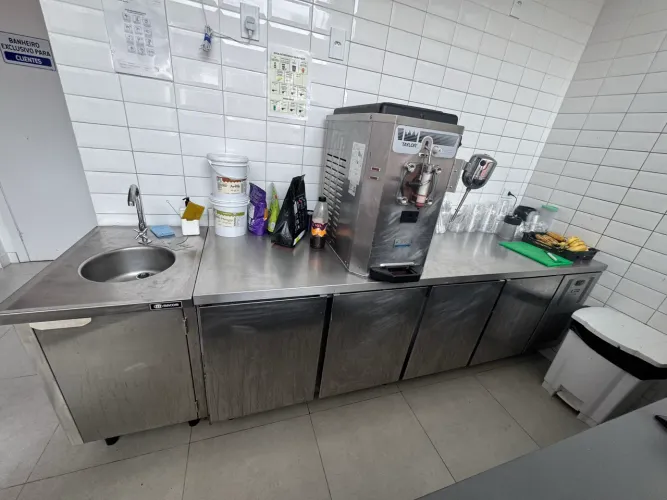 Bancada Refrigerada Macom Inox 4 portas + cuba
