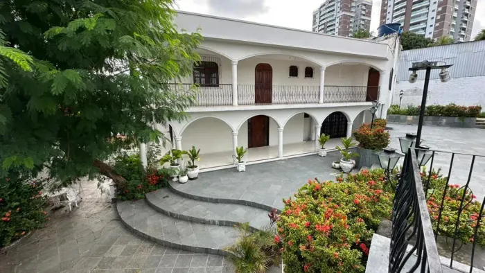 DOM PEDRO. CONJ. KISSIA. 5 QUARTOS SENDO 3 SUÍTES E 5 VAGAS, IDEAL PARA CLÍNICA E ESCRITÓR