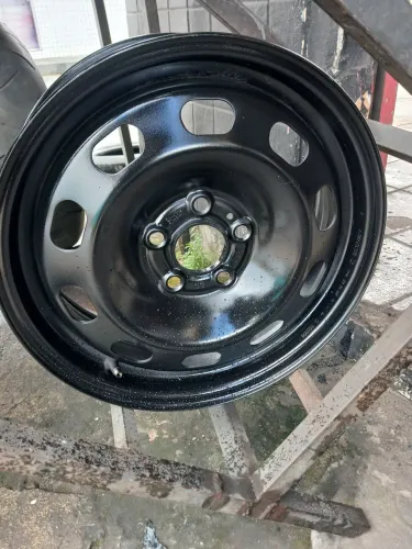 Vendo Roda de Ferro aro 15 5 furos fox polo Space Fox