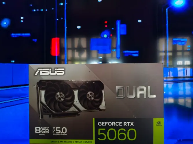 Placa de Vídeo Asus NVIDIA GeForce RTX 5060 Dual Series OC, 8GB, GDDR7, DLSS
