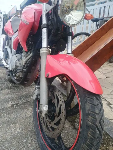 Fazer 250 vermelha