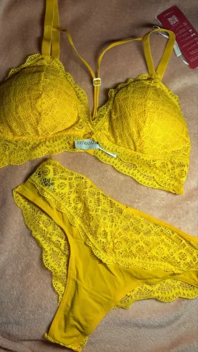 Conjunto lingerie amarelo